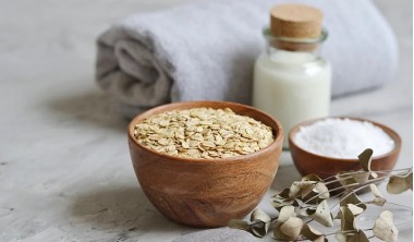 Relieve Irritated Skin With a Relaxing Homemade Oatmeal Bath